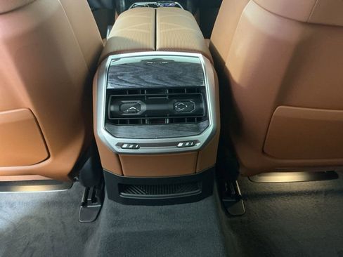 New 2026 BMW 750e xDrive image 26