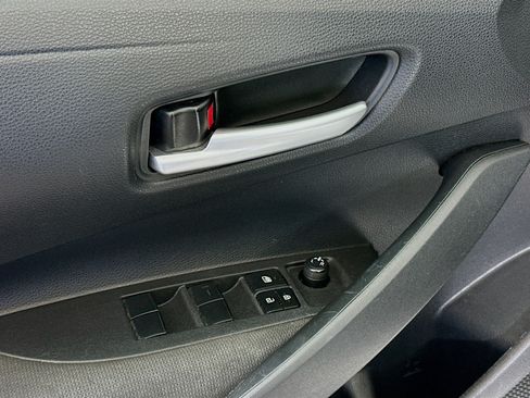 Used 2021 Toyota Corolla LE FWD image 15