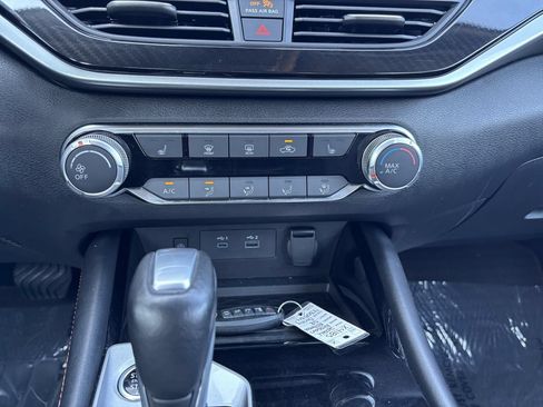 Used 2024 Nissan Altima 2.5 SR w/ SR Premium Package FWD image 19