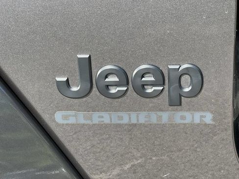 Used 2022 Jeep Gladiator Sport AWD/4WD image 19