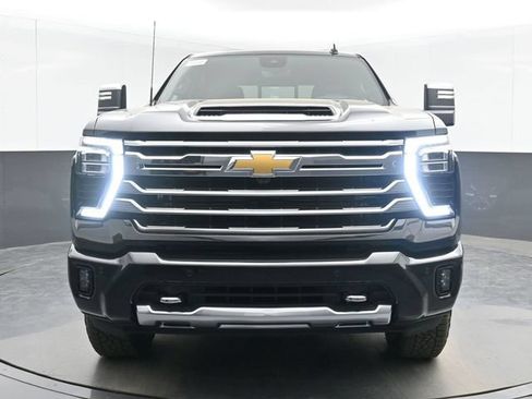 Used 2026 Chevrolet Silverado 2500 High Country w/ Technology Package AWD/4WD image 3