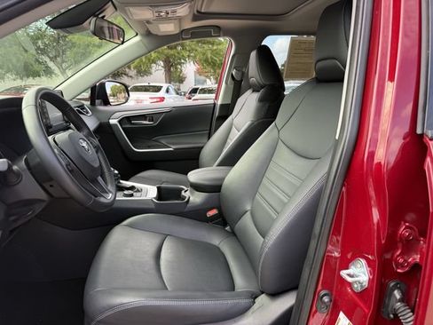 Used 2022 Toyota RAV4 XLE Premium AWD/4WD image 28