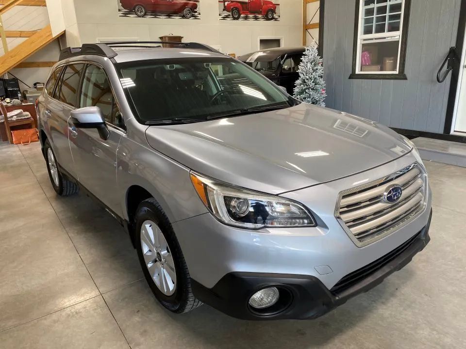 Used 2017 Subaru Outback 2.5i Premium AWD/4WD image 3