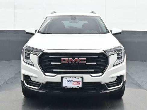 Used 2023 GMC Terrain SLE w/ Driver Convenience Package image 1