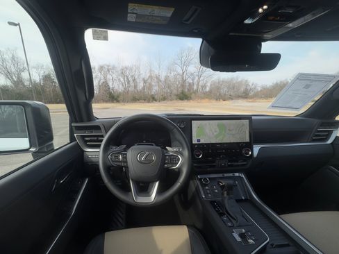 Used 2025 Lexus GX 550 AWD/4WD image 42