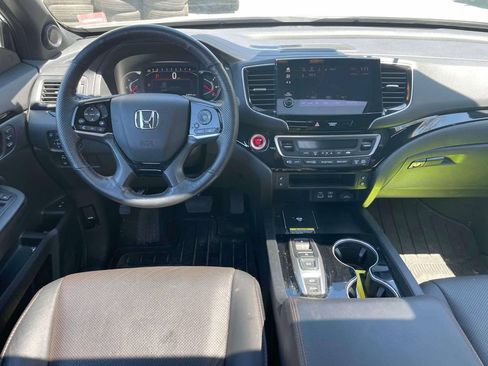 Certified 2025 Honda Passport Black Edition image 11