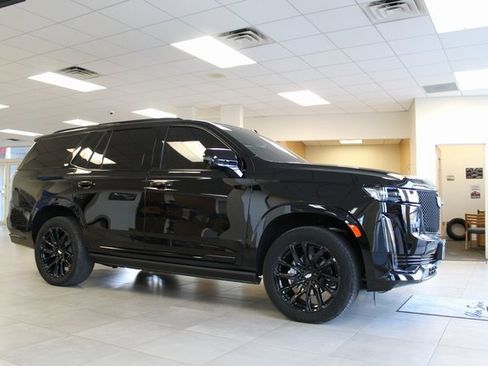 Used 2024 Cadillac Escalade Sport w/ LPO, ONYX Package image 6