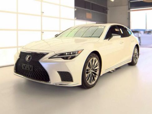 Used 2022 Lexus LS 500 w/ Accessory Package (Z2) RWD image 2