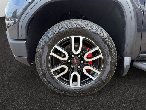 Used 2024 GMC Sierra 1500 AT4 w/ Technology Package AWD/4WD image 10
