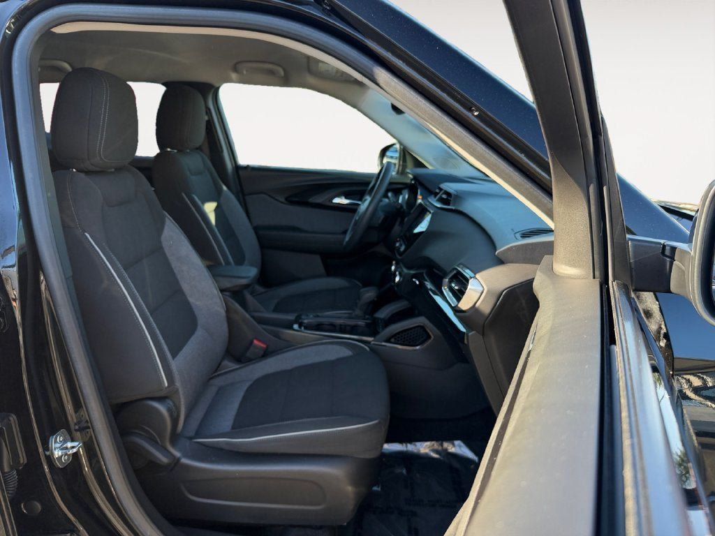 Used 2022 Chevrolet TrailBlazer LT w/ Convenience Package FWD image 25