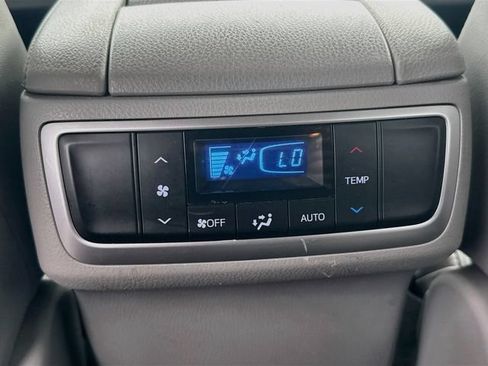 Used 2019 Toyota Highlander XLE AWD/4WD image 26