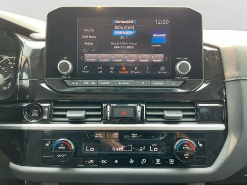 Used 2025 Nissan Pathfinder SV AWD/4WD image 17
