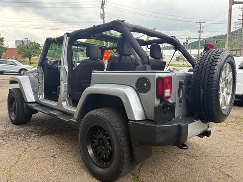 Used 2014 Jeep Wrangler Unlimited Sahara w/ Connectivity Group AWD/4WD image 27