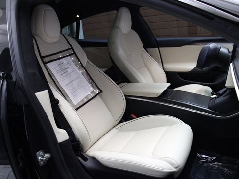 Used 2022 Tesla Model S Plaid image 10