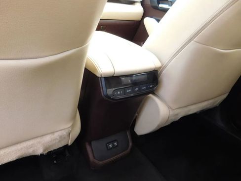 Used 2020 Toyota Highlander XLE image 14