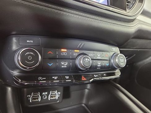Used 2022 Dodge Durango SXT w/ Trailer Tow Group IV AWD/4WD image 21