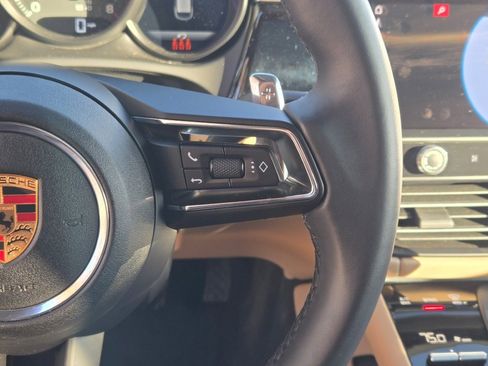 Used 2025 Porsche Macan image 28