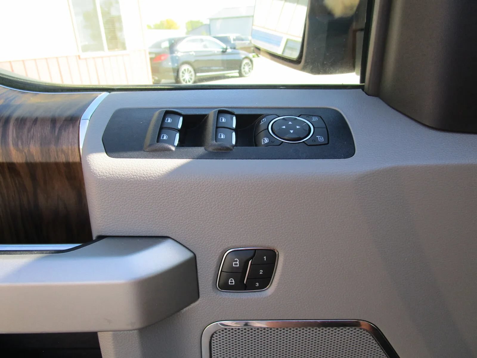 Used 2019 Ford F150 Lariat AWD/4WD image 16