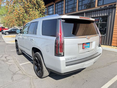 Used 2018 Cadillac Escalade Premium Luxury AWD/4WD image 3