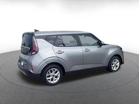 Used 2025 Kia Soul LX w/ LX Technology Package FWD image 12