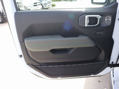 New 2026 Jeep Gladiator Mojave image 16