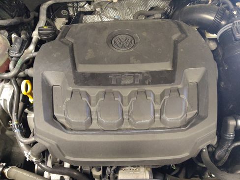 Used 2021 Volkswagen Tiguan SE w/ Panoramic Sunroof Package image 30