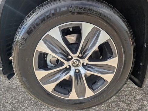 Used 2024 Toyota Highlander XLE image 20