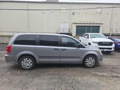 Used 2015 Dodge Grand Caravan American Value Package w/ UConnect Hands-Free Group image 3