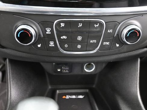 Used 2023 Chevrolet Traverse LT w/ LT Premium Package AWD/4WD image 19