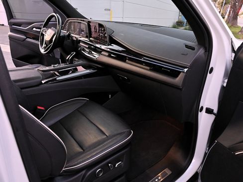 Used 2021 Cadillac Escalade ESV Sport w/ Driver Assist Tech Package image 11