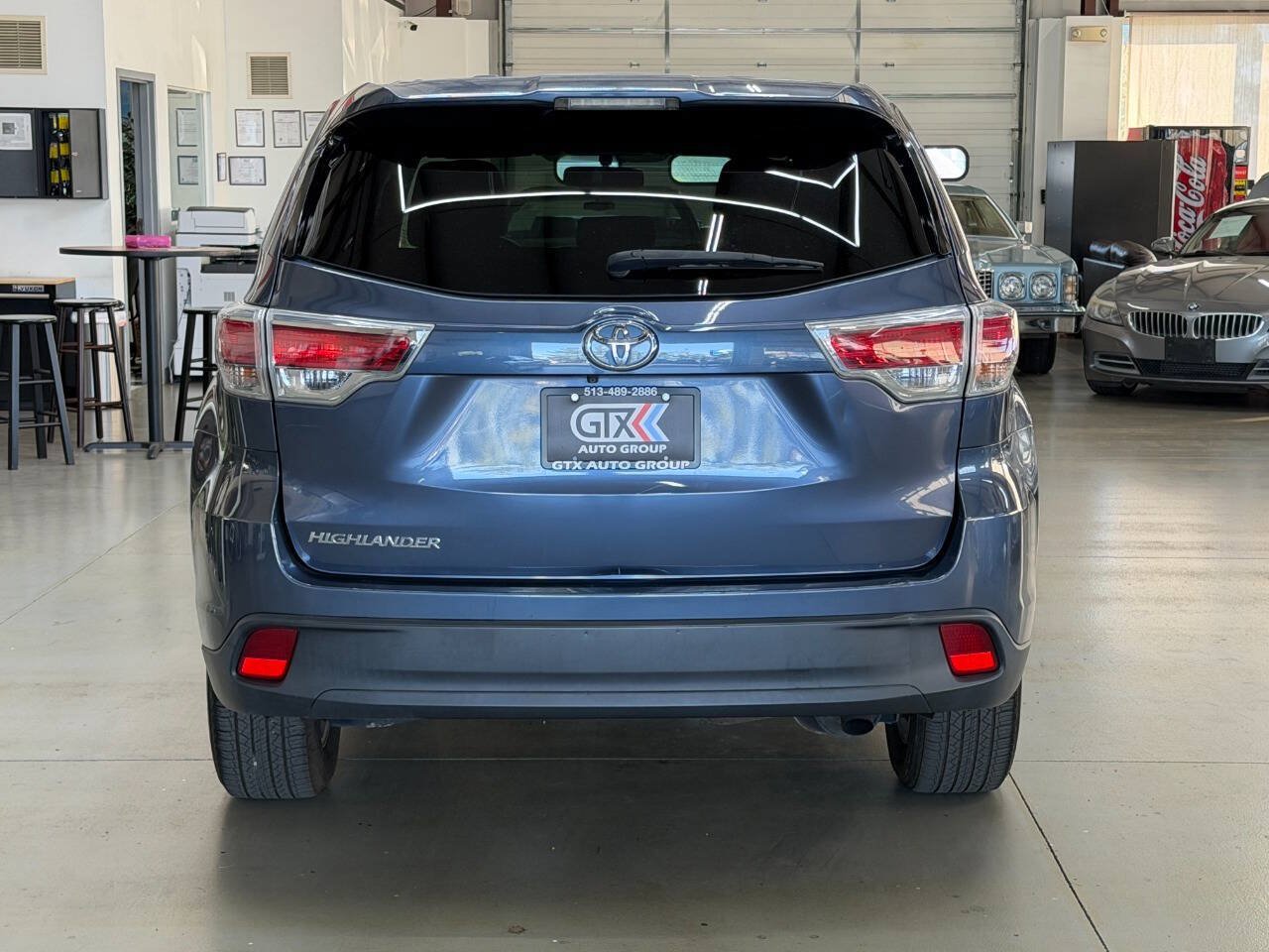 Used 2016 Toyota Highlander LE FWD image 3