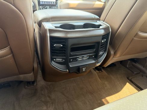 Used 2022 RAM 1500 Laramie AWD/4WD image 9