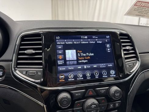 Used 2022 Jeep Grand Cherokee Limited image 26