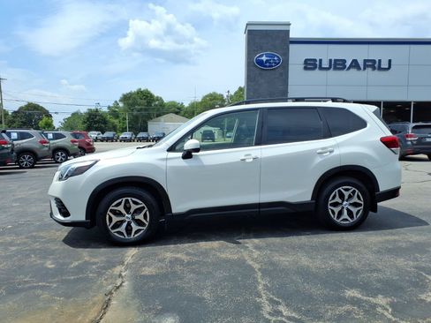 Certified 2023 Subaru Forester Premium AWD/4WD image 4