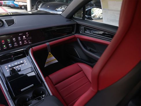 New 2025 Porsche Panamera 4 image 36