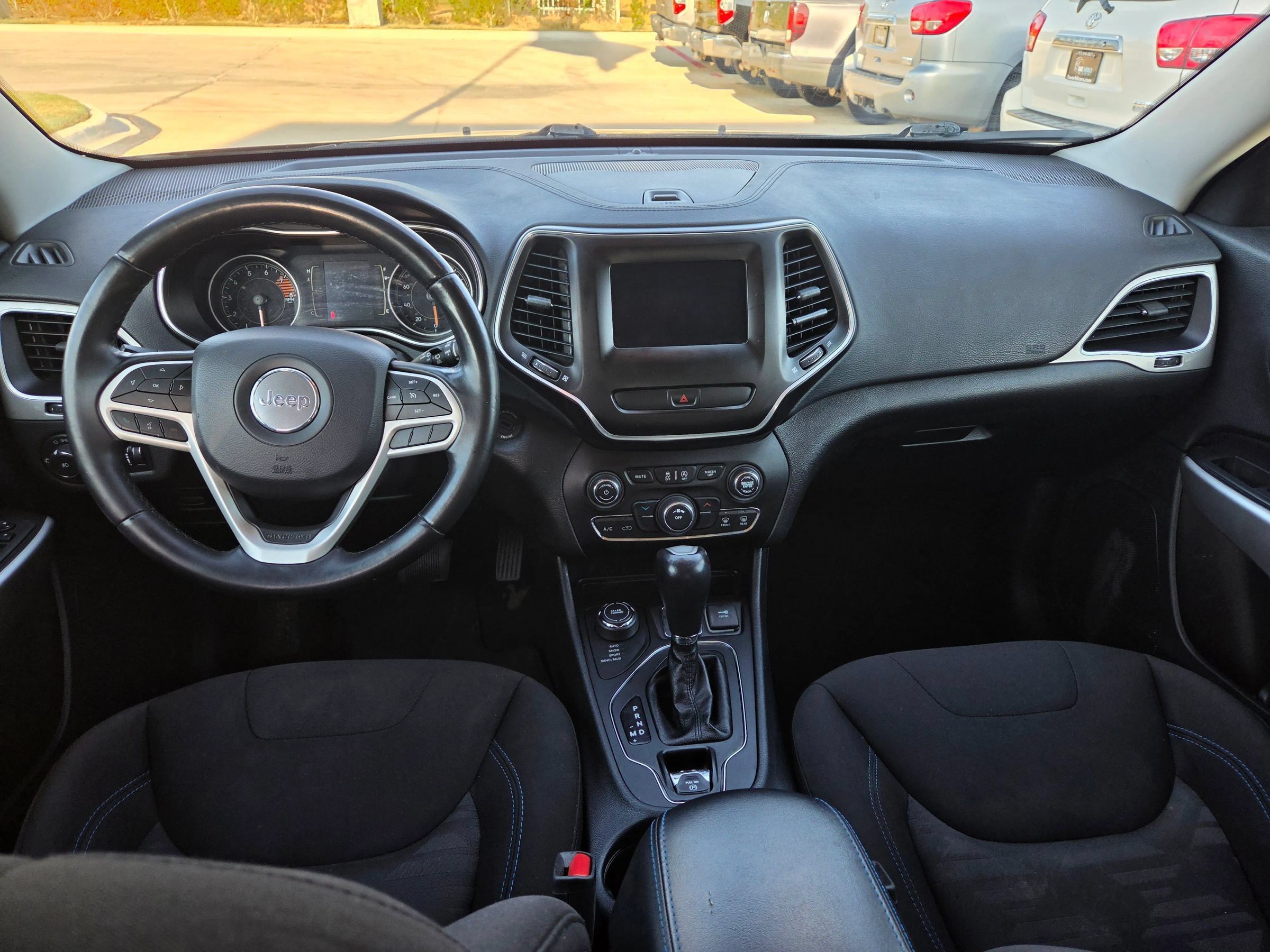 Used 2020 Jeep Cherokee Latitude AWD/4WD image 14