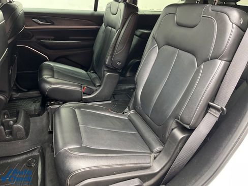 Used 2022 Jeep Grand Cherokee L Limited w/ Black Appearance Package image 23