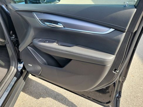 New 2025 Cadillac XT6 Luxury image 31