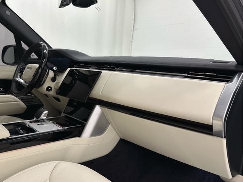 Used 2026 Land Rover Range Rover Long Wheelbase SE AWD/4WD image 17