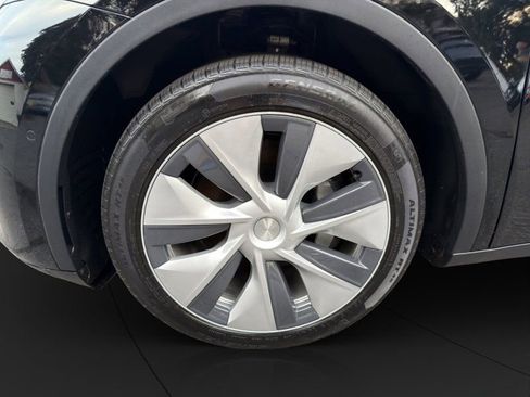 Used 2020 Tesla Model Y Long Range image 21