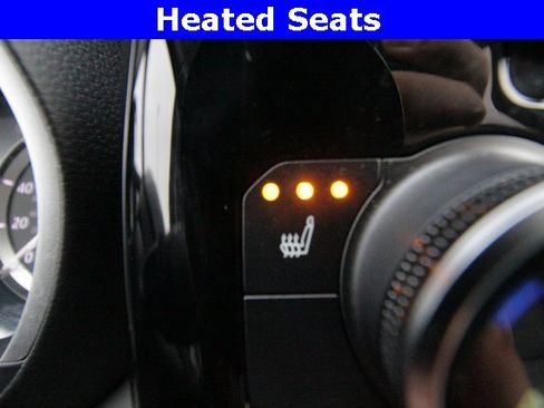 Used 2022 Toyota Highlander XLE image 3