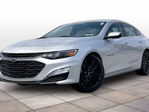 Used 2021 Chevrolet Malibu LT w/ Leather Package image 2
