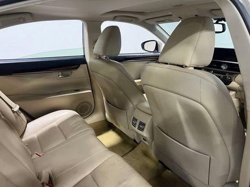 Used 2014 Lexus ES 350 w/ Luxury Package FWD image 15