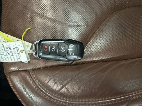 Used 2016 Lincoln MKX Reserve w/ Climate Package image 25