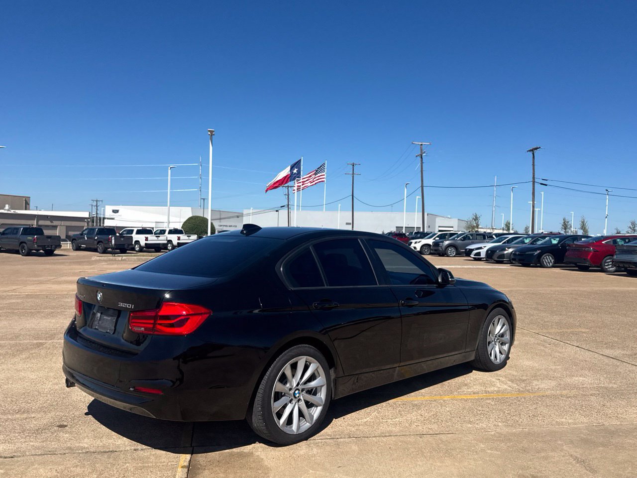 Used 2018 BMW 320i xDrive Sedan AWD/4WD image 25