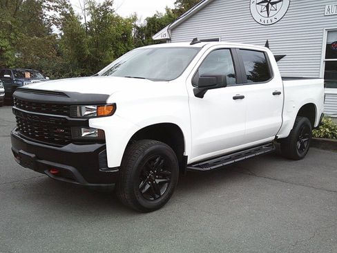 Used 2019 Chevrolet Silverado 1500 Custom Trail Boss w/ Custom Convenience Package AWD/4WD image 2