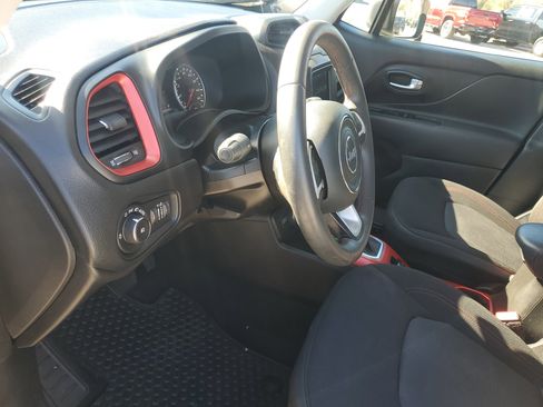 Used 2020 Jeep Renegade Trailhawk image 16