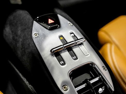 Used 2022 Ferrari SF90 Spider image 21