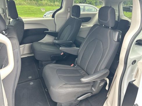 Used 2022 Chrysler Voyager LX FWD image 25