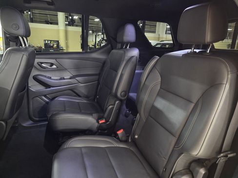 Used 2022 Chevrolet Traverse LT image 15